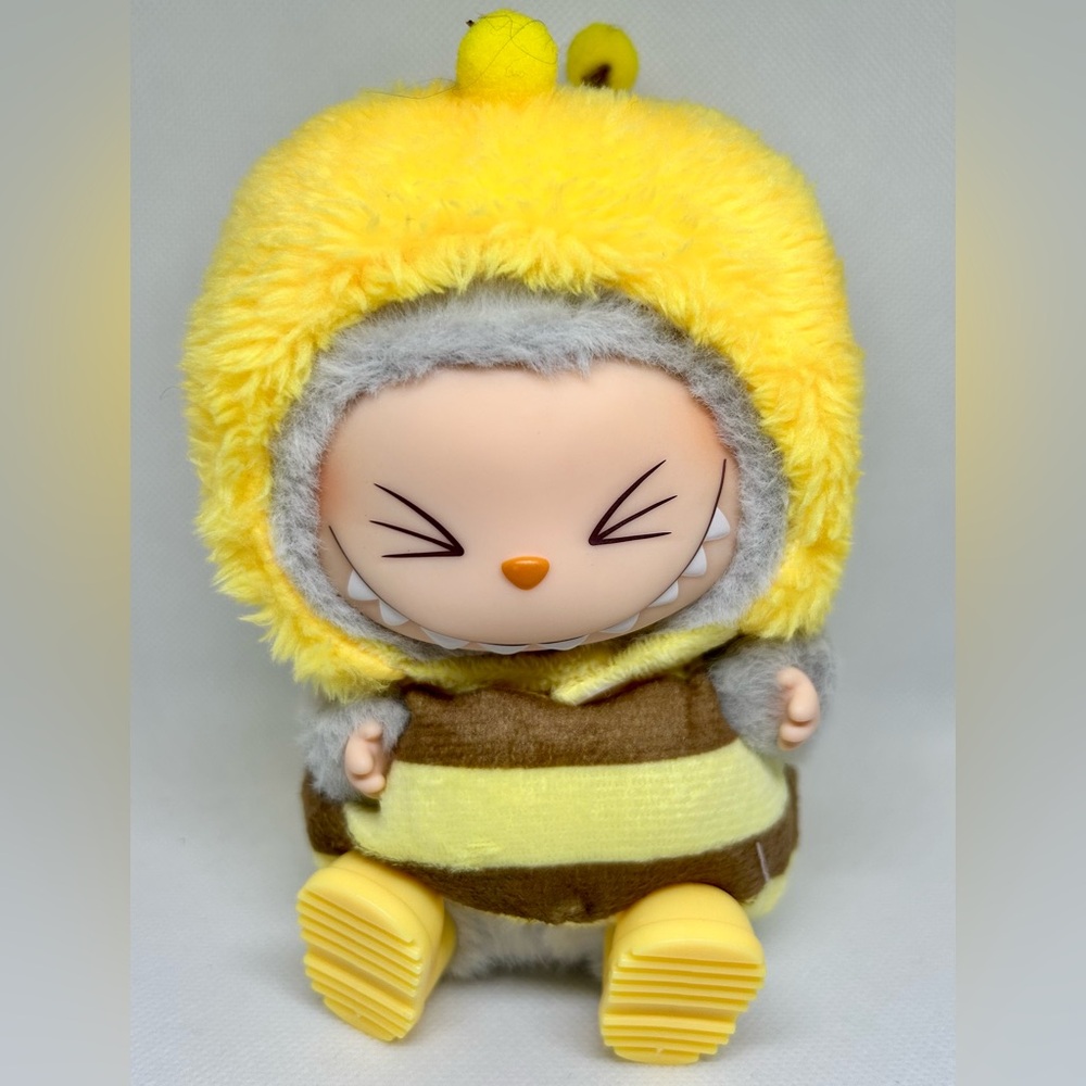 Bumblebee outfit for a standard Labubu